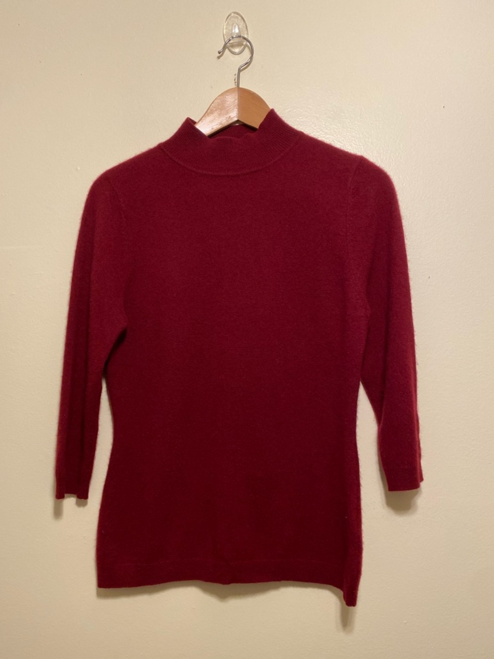 INCASHMERE Women's Burgundy Mock Neck Cashmere Sweater. Size M